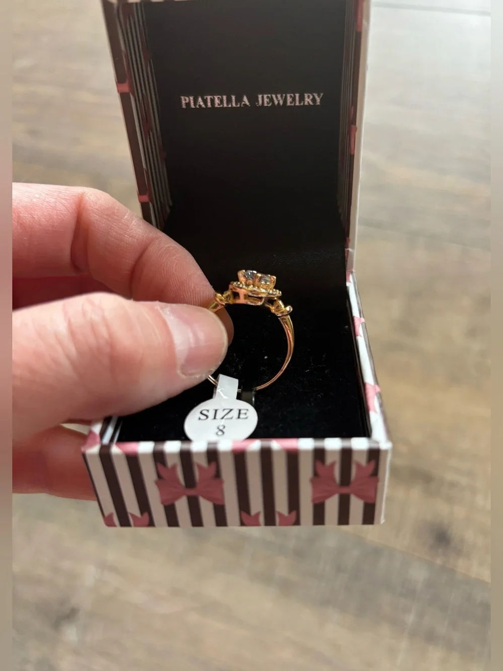 NWT Piatella Jewelry women’s size 8 gold tone halo promise ring with gift box
